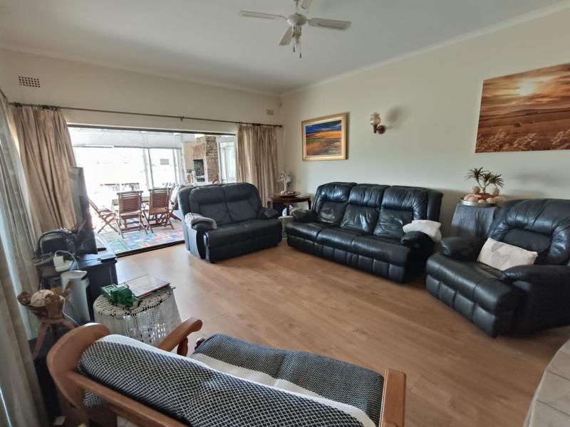 4 Bedroom Property for Sale in Door De Kraal Western Cape